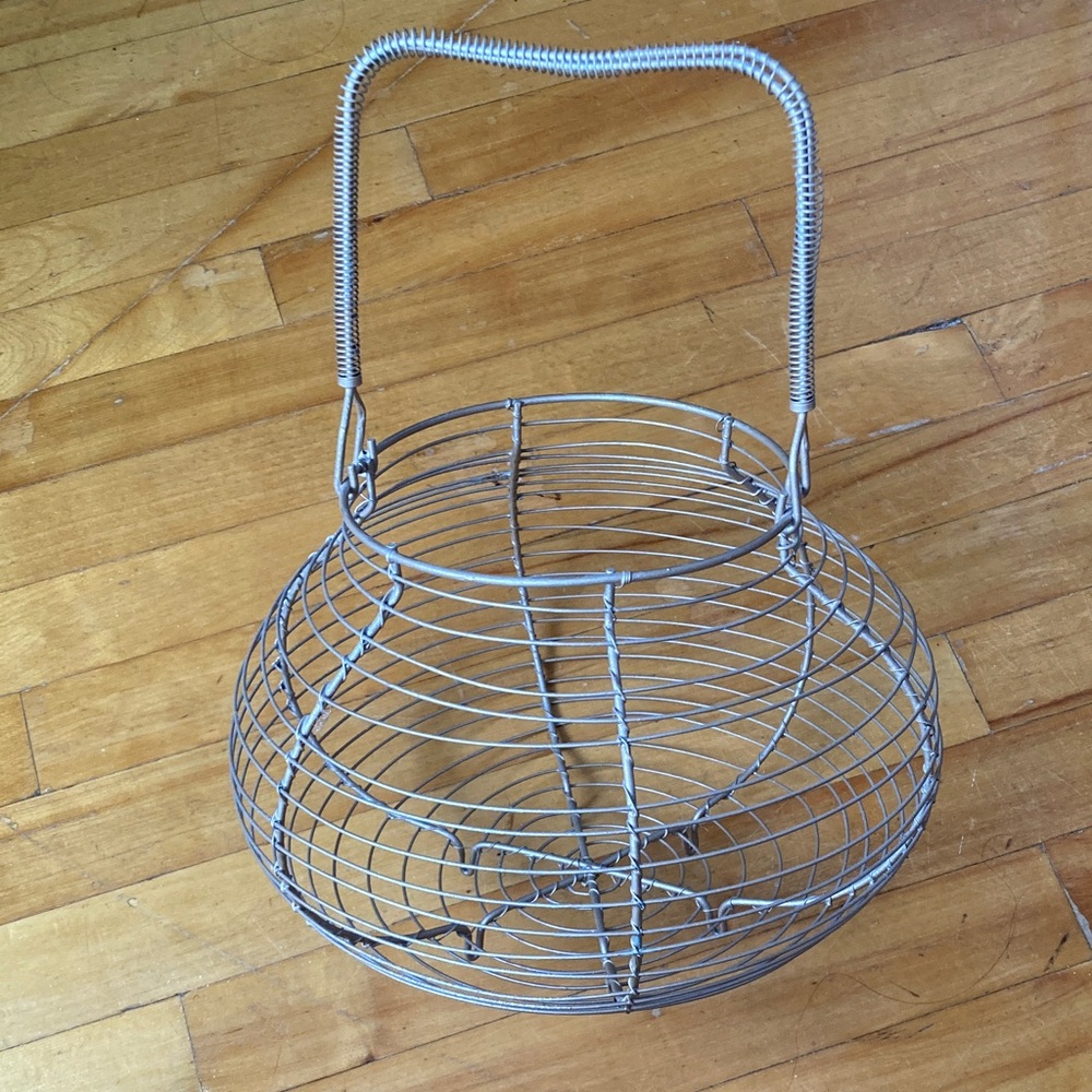 Vintage Wire Egg Basket with Handle - Gray -